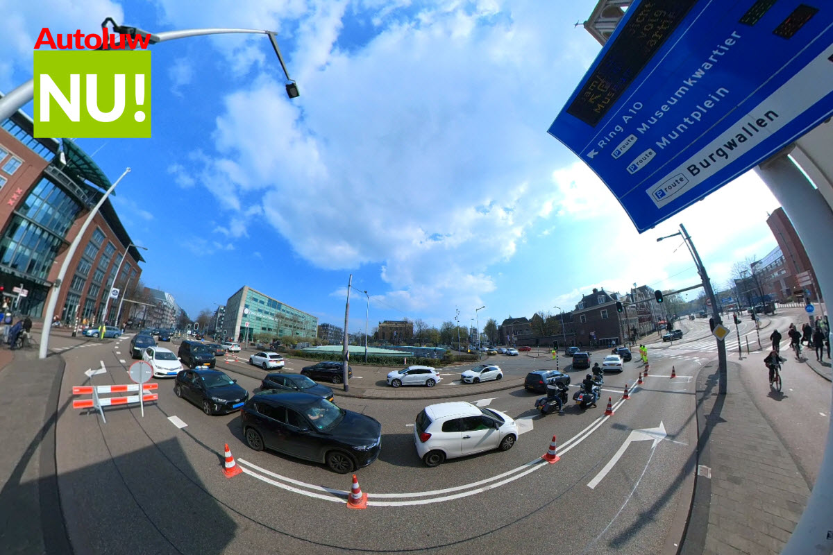 Start aanpak auto-overlast Damrak en Rokin