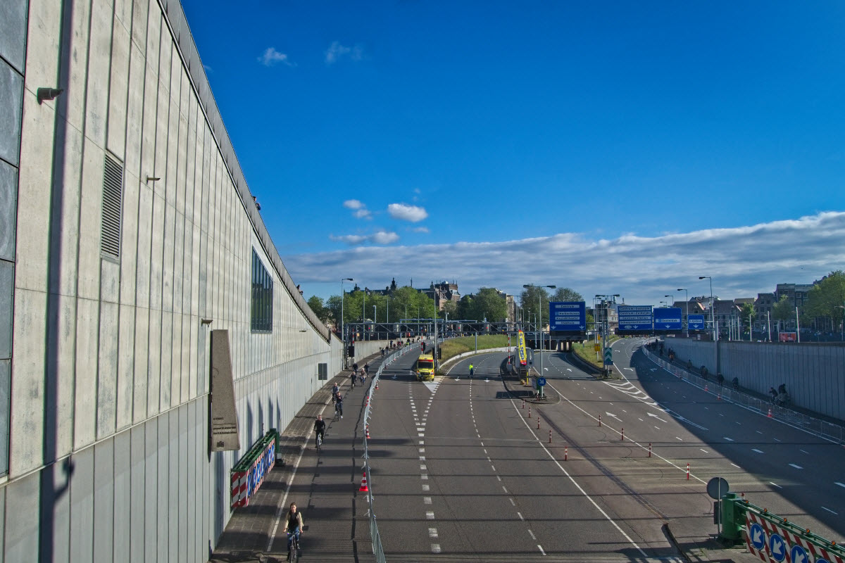 IJ-tunnel vrij voor de fietsers en noodverkeer